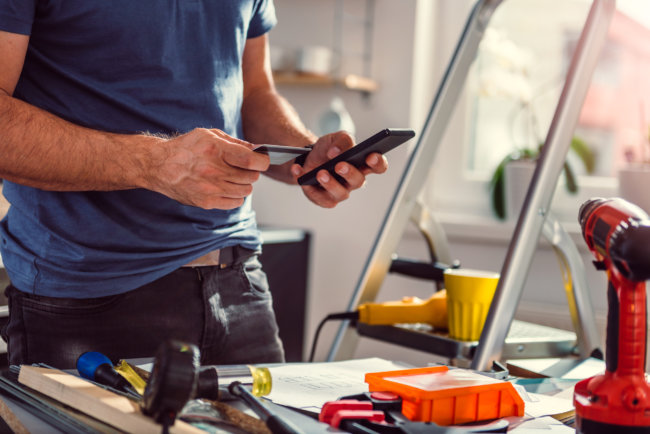 Men shopping construction material online