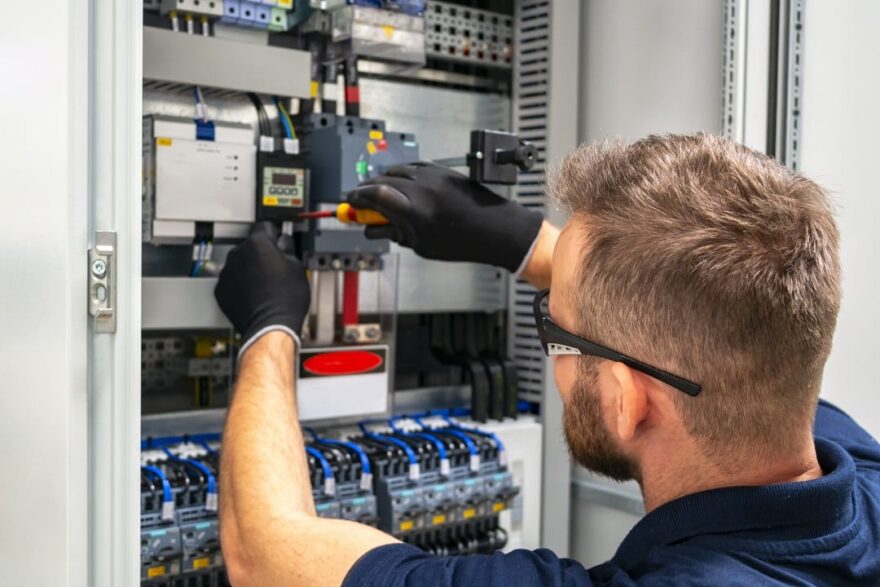how-to-be-a-good-electrician-five-things-sparkies-must-know-geo